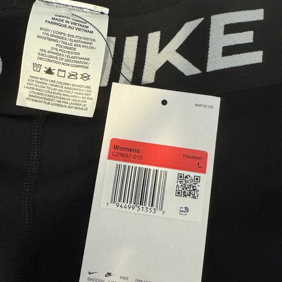 Women’s black Nike Pro shorts - Picture 3 of 7